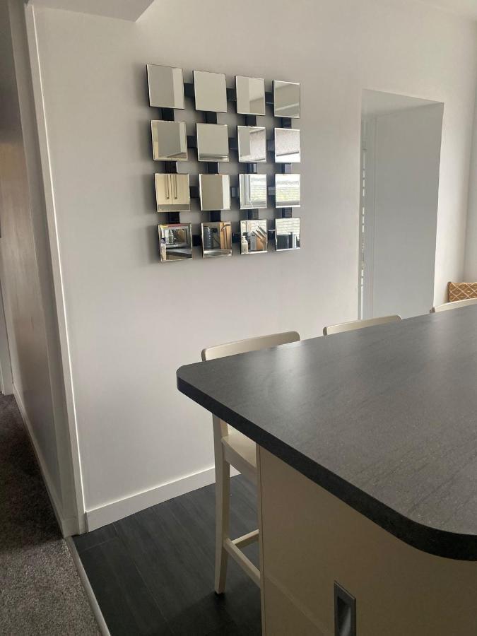 Central 3 Bed Flat, Forres Kültér fotó