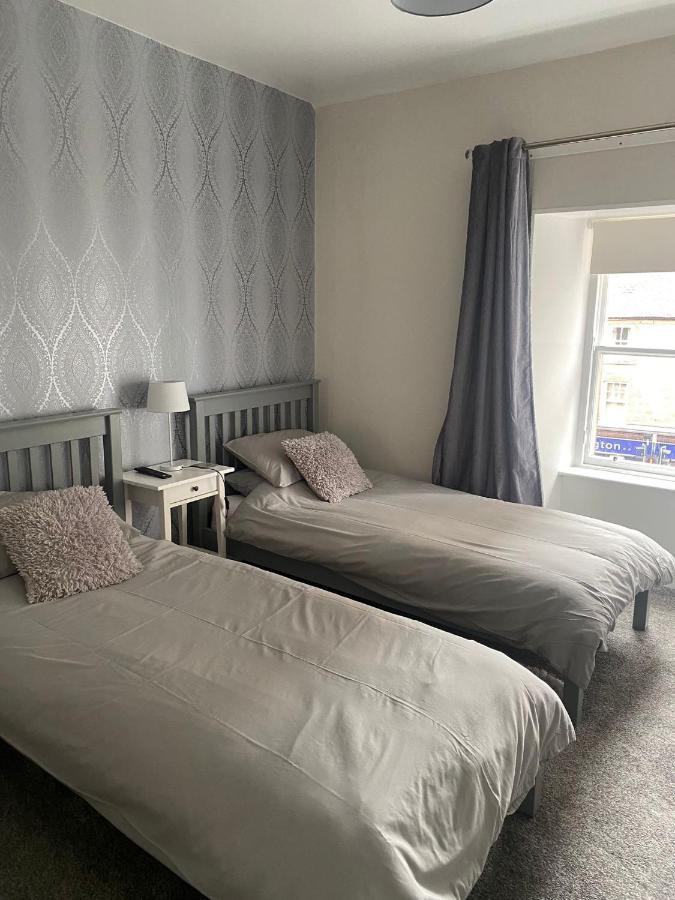 Central 3 Bed Flat, Forres Kültér fotó