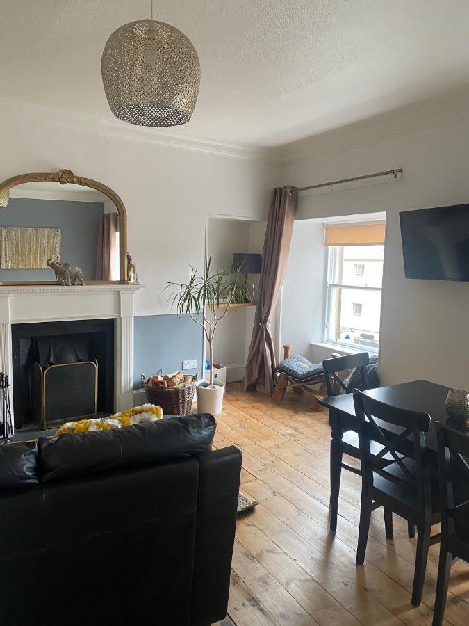 Central 3 Bed Flat, Forres Kültér fotó